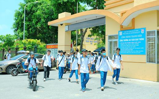 [TIN TỨC] Tuyển thẳng đại học 3 học sinh Trường chuyên Nguyễn Trãi